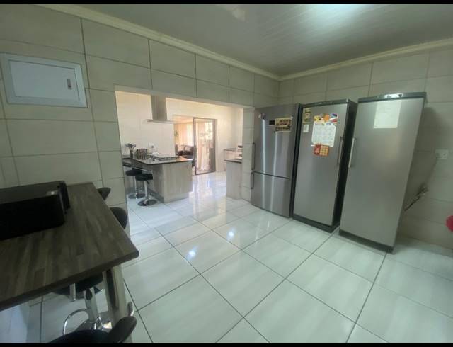 5 BEDROOM HOUSE FOR SALE IN MULLERSTUINE